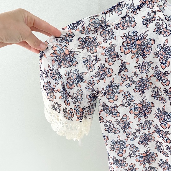 Everly Flora Cold Shoulder Blouse White Blue Size Large - Picture 6 of 6